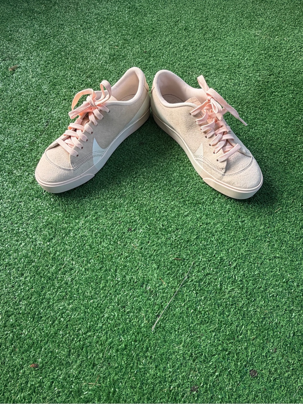 Nike Low-Top Sneakers - Pale Pink